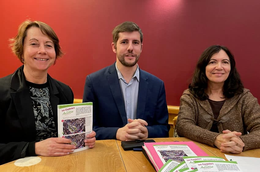 « Vivre l’Auxerrois » consulte sur un réaménagement de la Place des Cordeliers, deux visions d’avenir pour 2026 ?