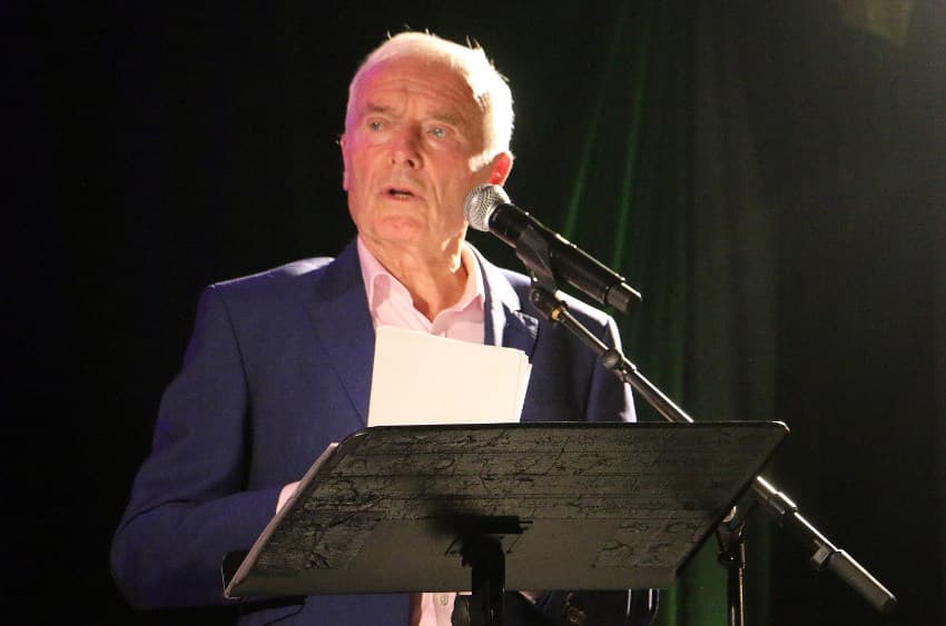 Humour : Pierre DOUGLAS n'oublie pas de remercier presque chaque jour Georges MARCHAIS !