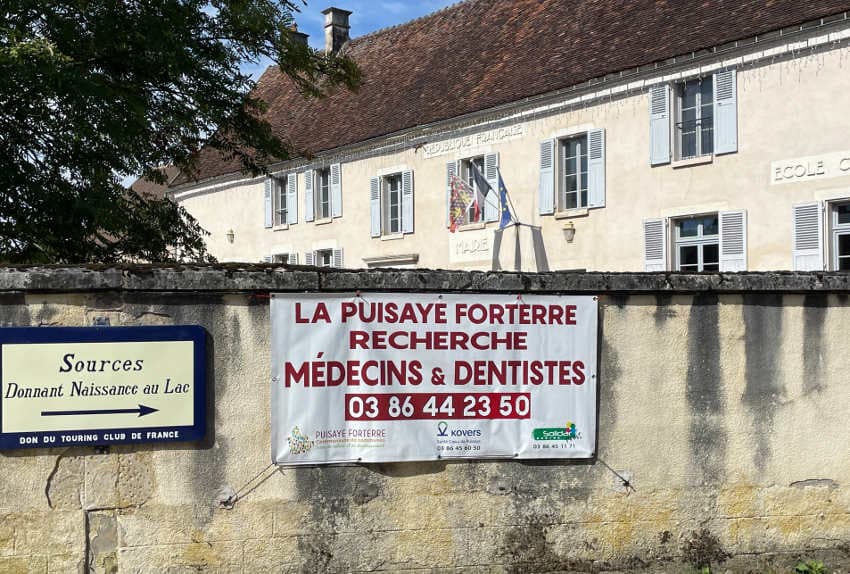Santé : la recherche de praticiens s’affiche sur les murs…comme une bouteille jetée à la mer