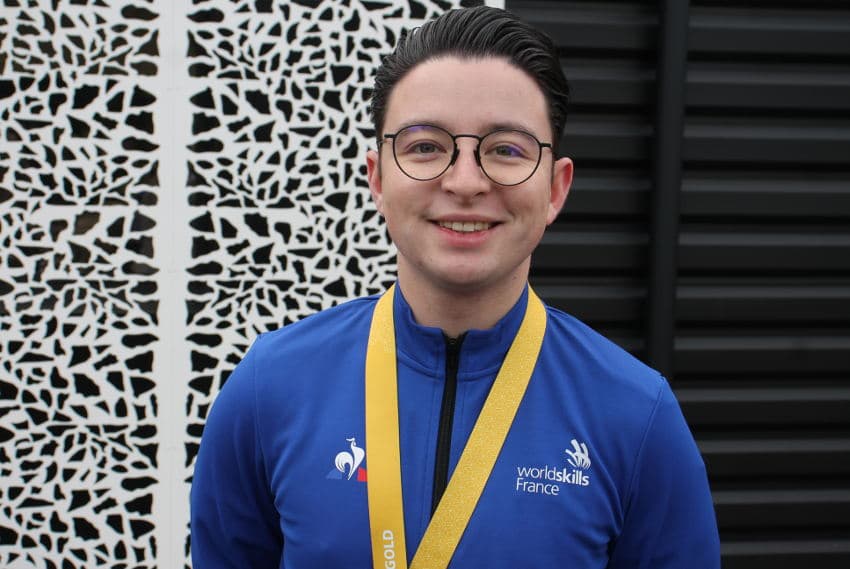 Un champion du monde à Auxerre : Dylan WERNER, un couteau suisse du service et des arts de la table au top !