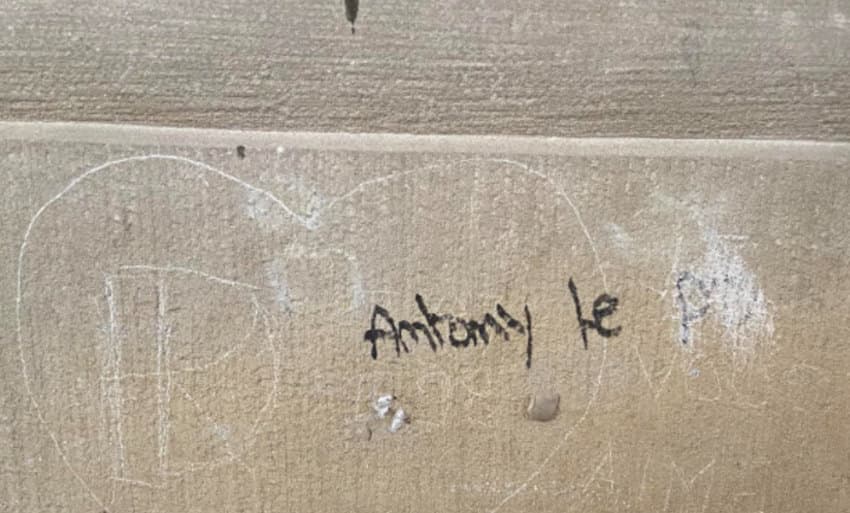 Civisme : les tags de l’irrespect salissent les monuments religieux