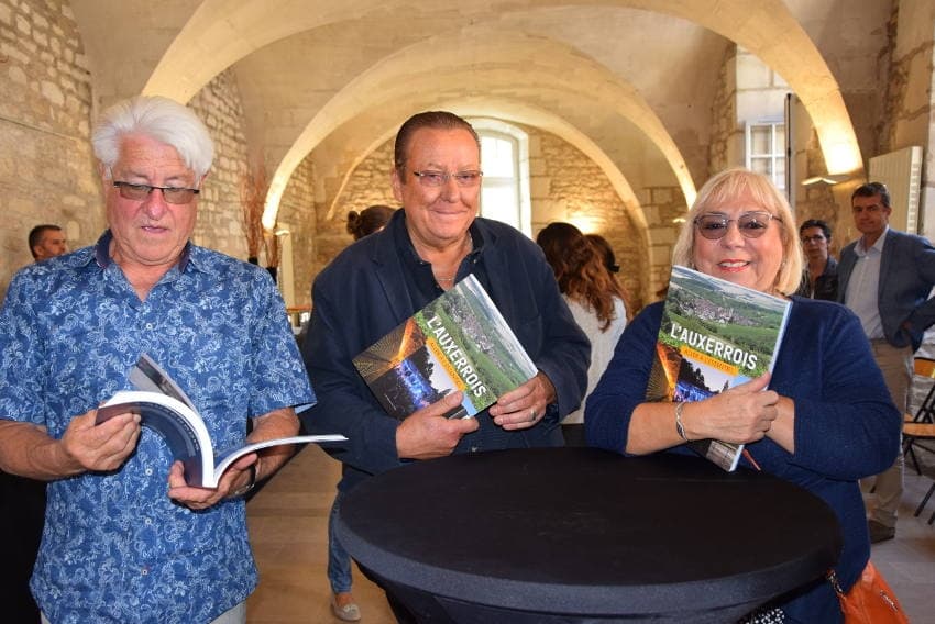 L’Auxerrois se dévoile dans un livre à l’esthétique aboutie : un opus pour mieux sacraliser sa propre identité ?