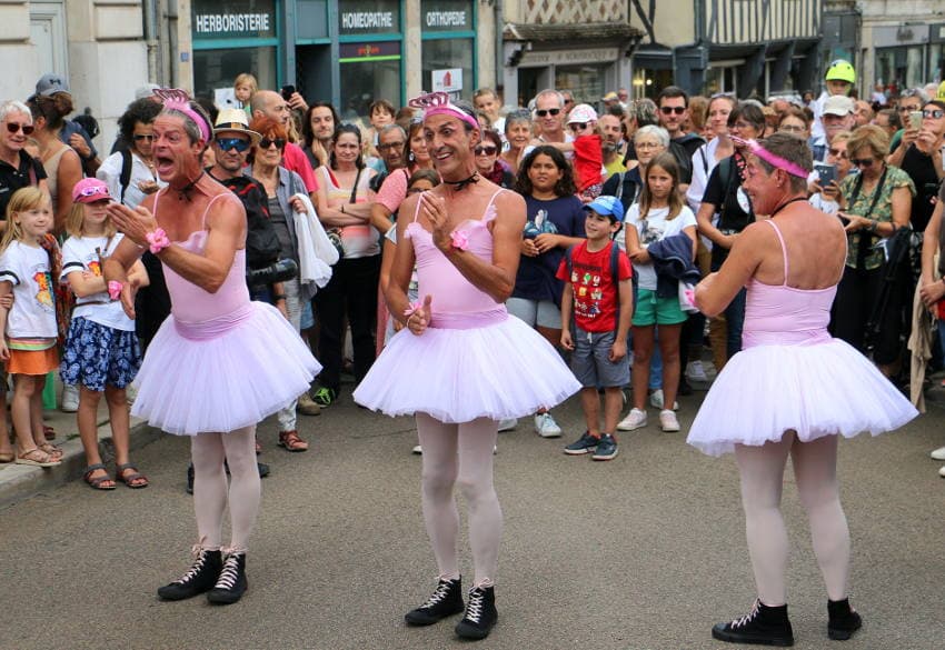 Des « Rues Barrées » pour des spectacles en pleine effervescence à Auxerre...