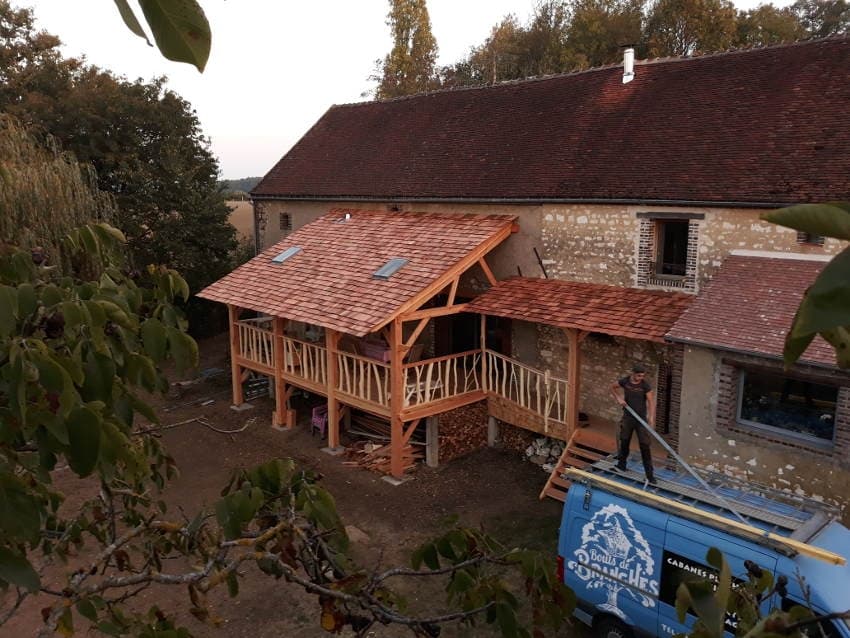 Sur un arbre perché : BOUTS DE BRANCHES fait prendre de la hauteur à ses constructions !