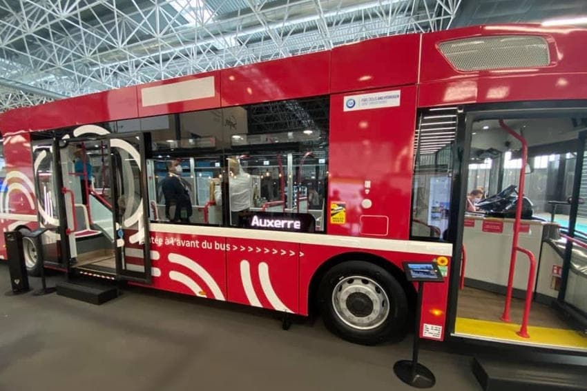 Le bus à hydrogène roule à la promotion d’Auxerre aux Rencontres nationales du transport public
