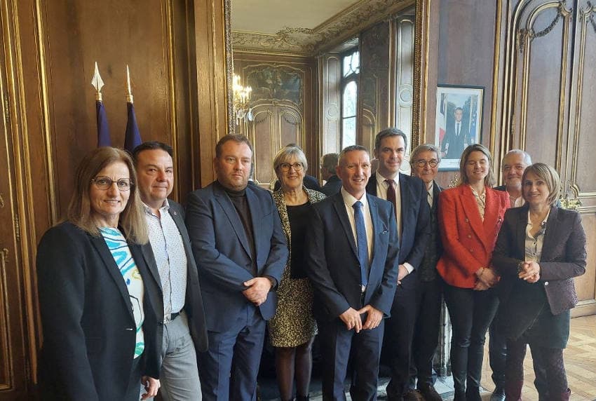 Il déjeune avec Olivier VERAN : le maire de Seignelay Thierry CORNIOT valorise le poids des élus locaux