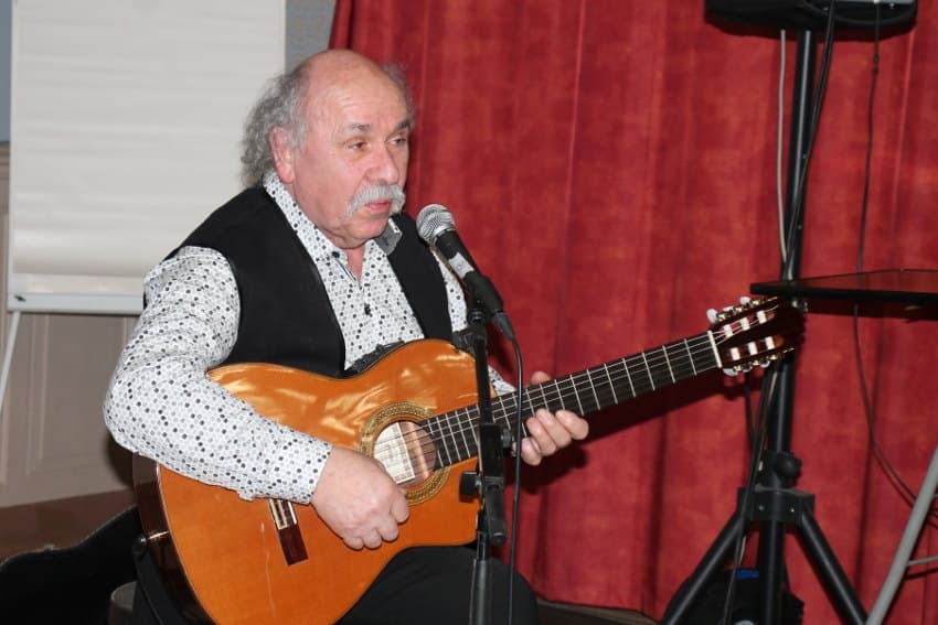 Gérard-André en live depuis La Closerie : un récital poétique et confiné comme si vous y étiez !