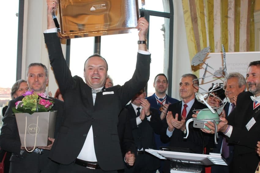 Le sacre du Belge Jeff VAN HONNACKER : un air de revanche au Mondial des maîtres d’hôtel pour le plat pays