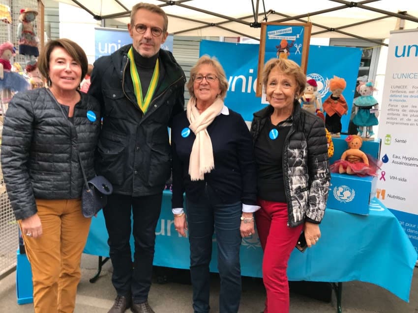 Divine surprise sur le marché : Lambert WILSON salue le travail altruiste de l’UNICEF Yonne…
