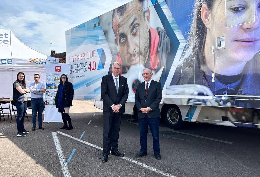 D’aujourd’hui et de demain grâce à un forum, les emplois industriels s’exposent en place publique à Saint-Florentin