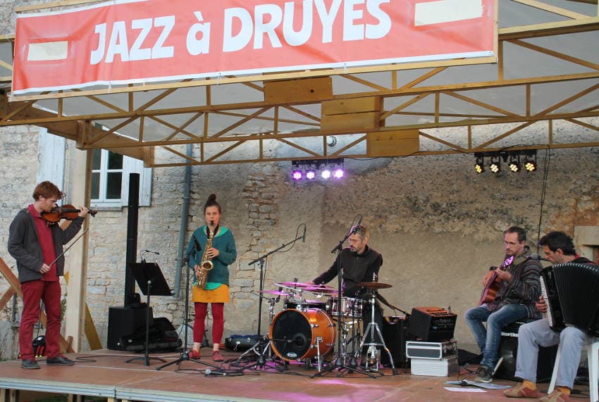 Le jazz prend ses aises à Druyes : des détours musicaux enivrants sans « ZIG ZAG » sur le chemin du talent…