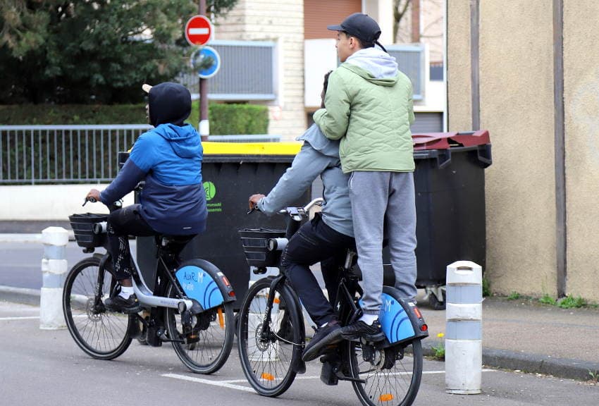 La semaine 16 par monts et par mots… : à quand la verbalisation pour les férus de rodéo en cycle électrique ?