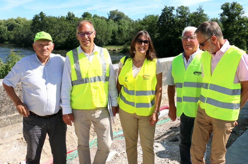 Le bon compromis sécuritaire à la Cour Barrée : une passerelle synonyme de sérénité pour cyclistes et piétons