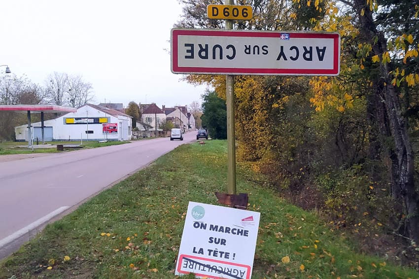 La semaine 48 par monts et par mots… : une signalétique toujours sens dessus dessous dans l’Yonne !