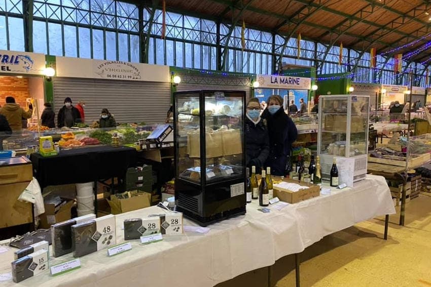 La solidarité à la cause des restaurateurs gagne Joigny : « Place aux Restos » les accueille au marché sous halle…