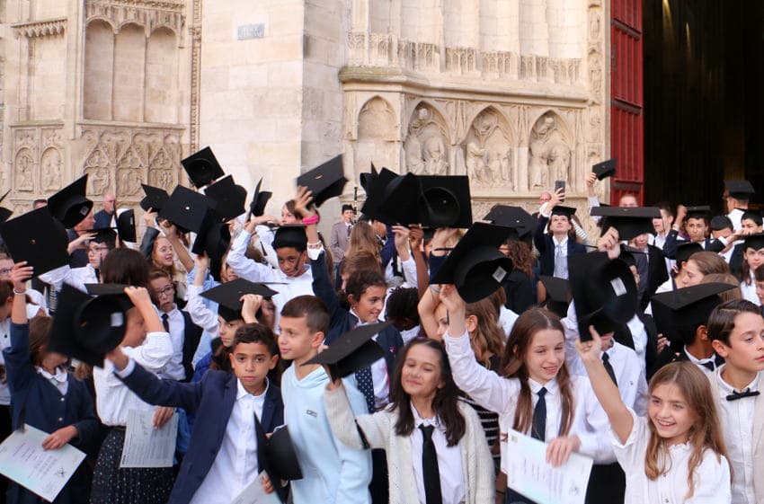 La cathédrale Saint-Etienne aux couleurs anglaises pour honorer les lauréats de la certification « Cambridge »