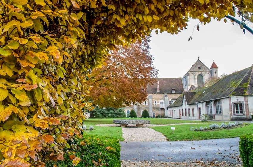 Pontigny : la Fraternité Saint-Pierre relève son offre à 2,1 millions d’euros pour acquérir l’une des « filles » de Cîteaux…