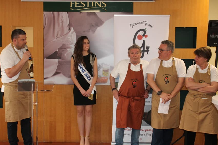 Hommage : les amis du chef Jean-Pierre SAUNIER l’accompagnent lors de son ultime « Rendez-Vous »