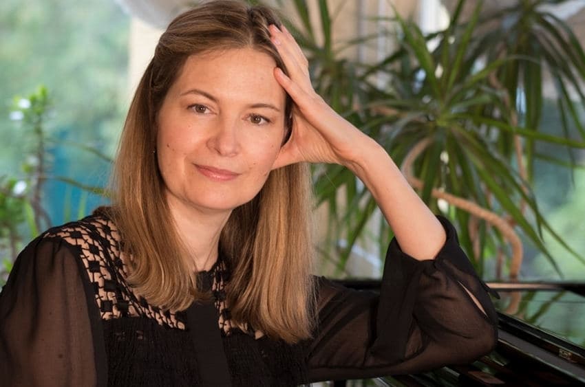 Ekaterina DENISSOVA-BRUGGEMAN revisite les perles du répertoire pianistique français pour une noble cause…