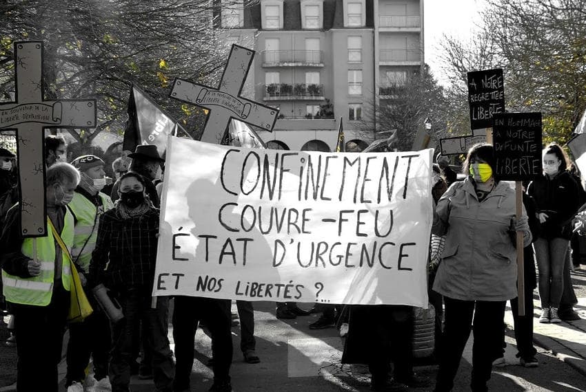 Une atteinte aux libertés des citoyens : APA dénonce les changements d’itinéraires des manifestations