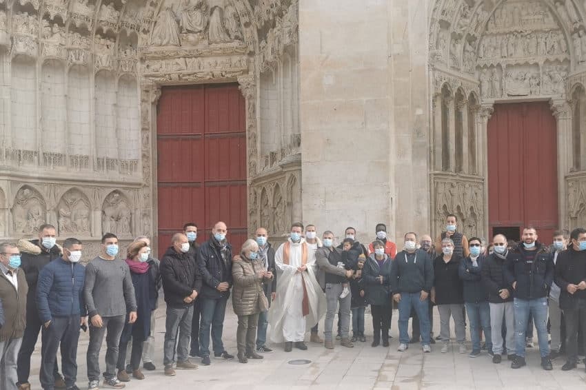 Ils assurent la protection de la messe de la Toussaint : le geste fort en symboles des musulmans d’Auxerre