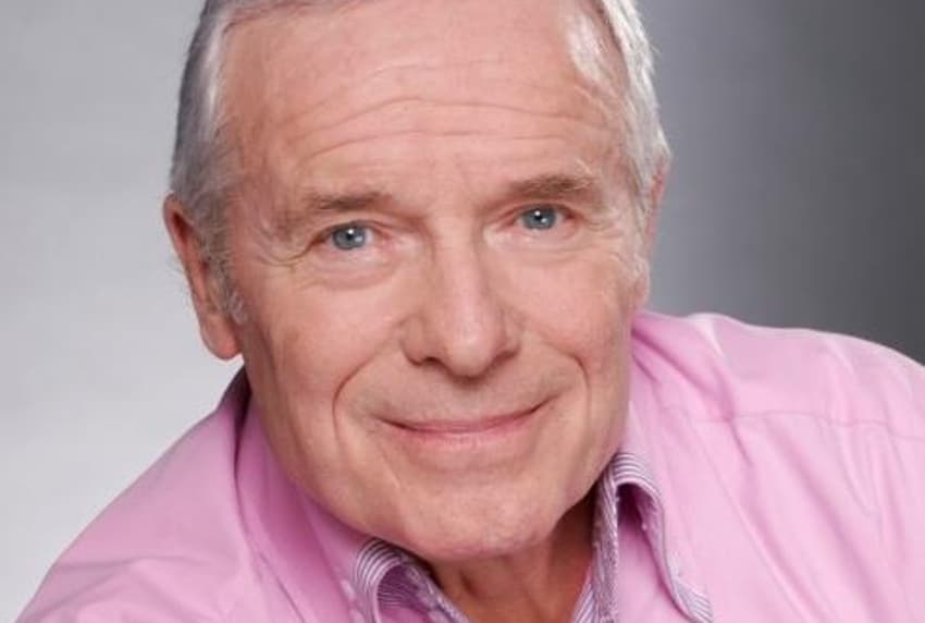 Il n’a rien oublié de 40 années de bons mots : Pierre DOUGLAS se souvient de tout !