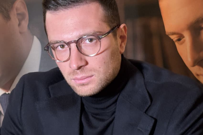 Jordan BARDELLA dédicace son nouvel ouvrage à Joigny : « plus les gens manifestent, plus mon livre se vend ! »
