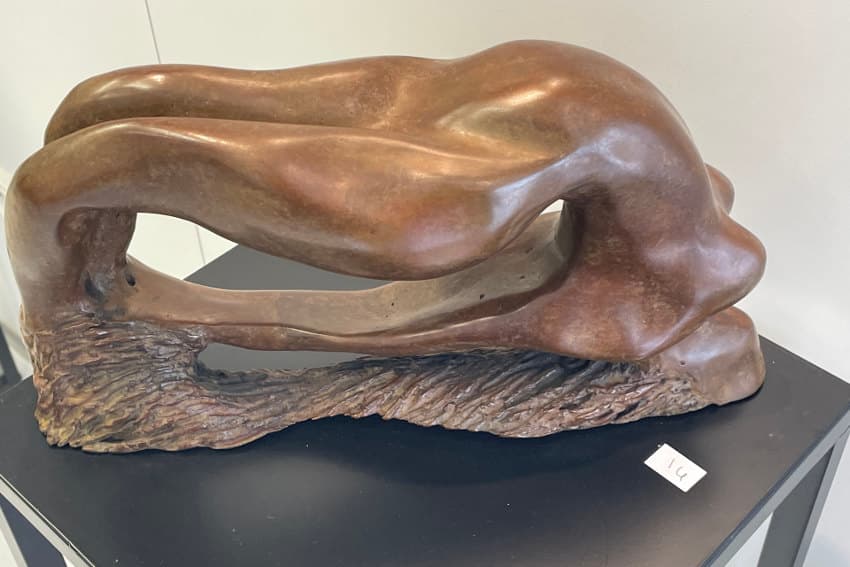Femme de bronzes : la sculptrice Valérie FAGEOT sublime la sensuelle plénitude du corps féminin...