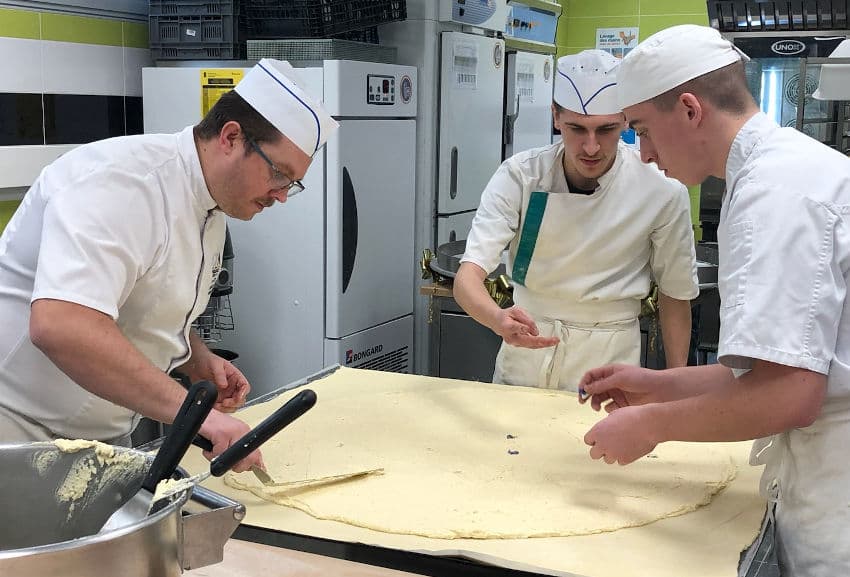 Une galette XXL à la cérémonie des voeux de la préfecture : la valorisation de la filière artisanale soutenue par Pascal JAN...