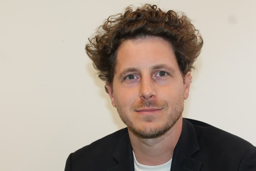 Julien BAYOU (EELV) : « Le pragmatisme écologique est préférable par l’original plutôt que par des copies… »