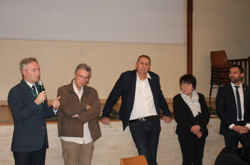 Jean-Baptiste LEMOYNE porte le « Serment de Villeblevin » sur les fonts baptismaux : « une voix unie pour le lycée du nord de l’Yonne… »