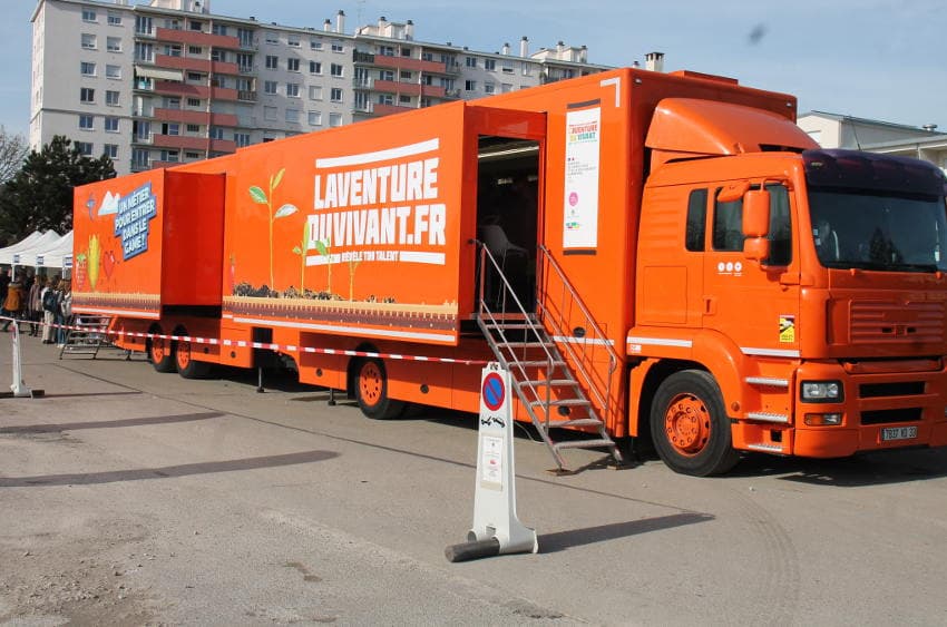 Après deux jours à Auxerre, le camion de « L’Aventure du Vivant » poursuit son périple à Avallon