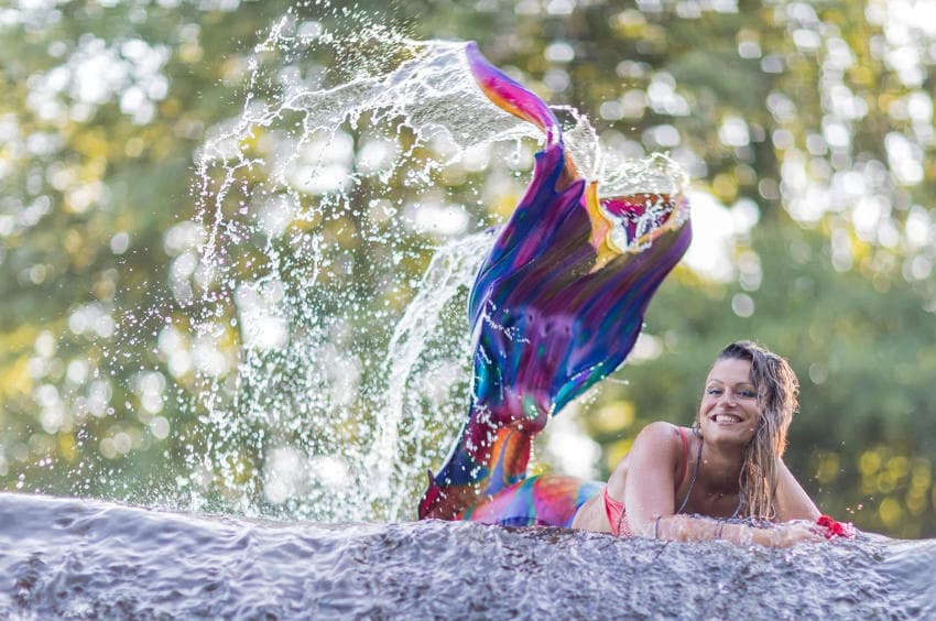 Curiosité : il n’y a pas qu’à Copenhague où vivent les sirènes, à Auxerre, elles existent aussi grâce au mermaiding !