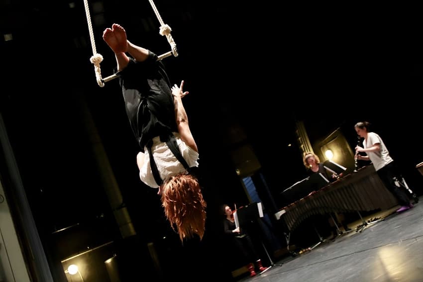 Danse, musique et cirque au Théâtre d’Auxerre : du « Cousu Main » pour un trio d’exception !