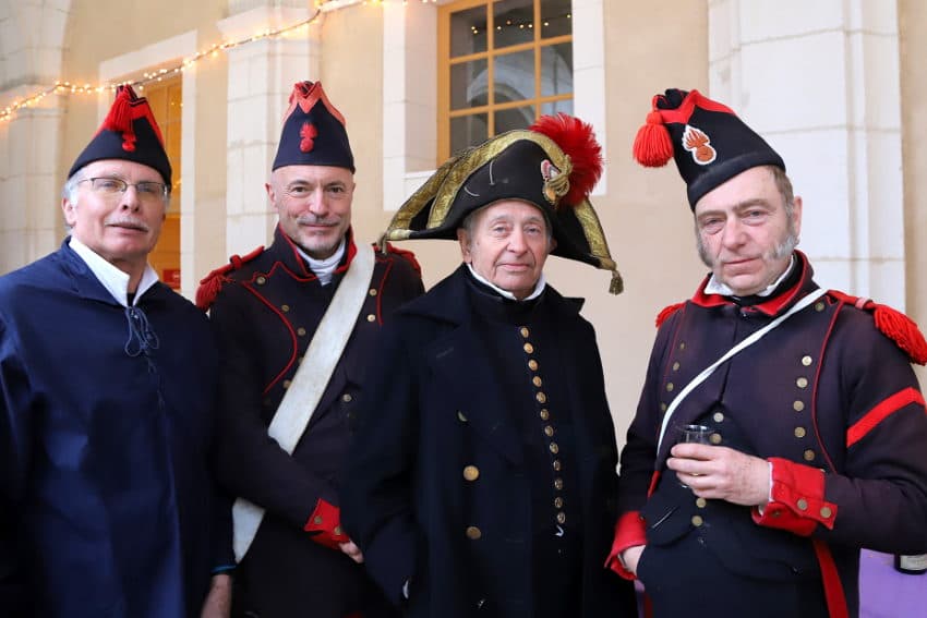 Férus d’Histoire et voyageurs du passé : les « reconstitueurs » ont fait une halte remarquée à Auxerre