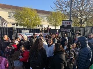 Dans l'Yonne, l'école se vide. Et la résistance, elle, ne désarme pas.