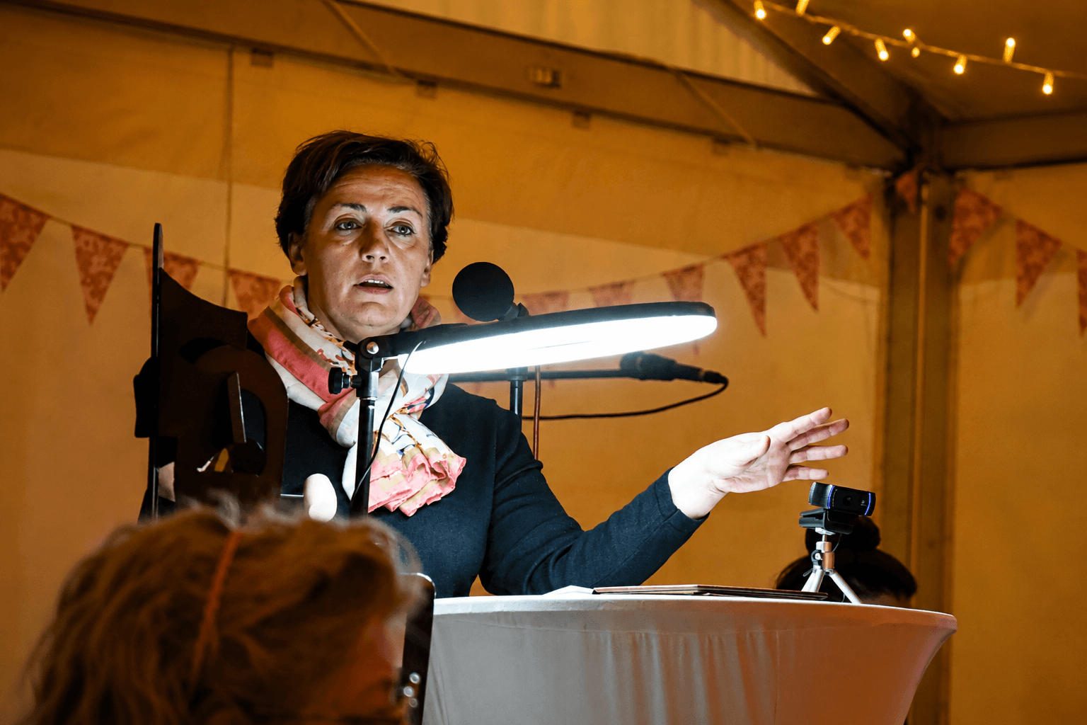 Maître Aurélie Guen : enquêtrice des objets et passionnée des enchères