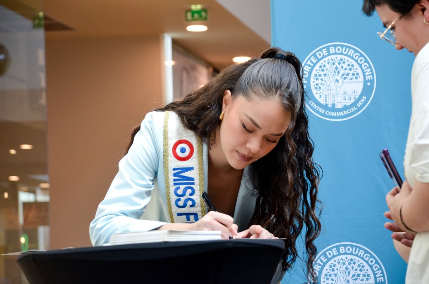 De Miss Tahiti à Miss France : le parcours inspirant d’Hinaupoko Devèze