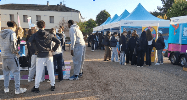À Sens, la prévention fait son show : la CPAM et la CAF retournent au lycée !