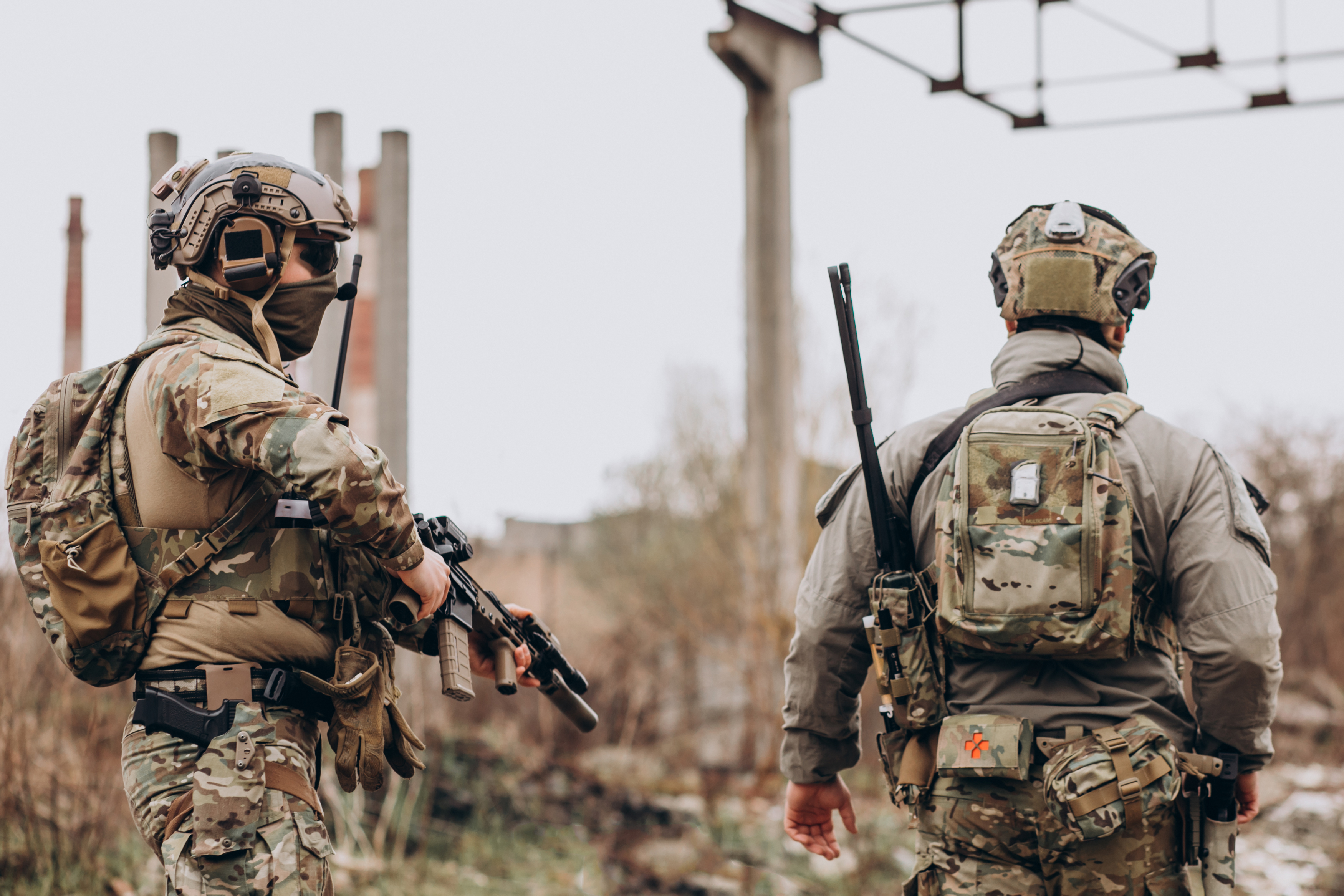 army-soldiers-fighting-with-guns-defending-their-country.jpg