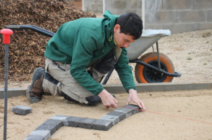 « La sonnette d’alarme est tirée par la Chambre de Métiers et de l’Artisanat de Bourgogne Franche-Comté ! Si les niveaux de prise en charge des « coûts contrats » diminuent, c’est toute la voie de l’excellence de l’apprentissage qui va tanguer et est remise en question à l’avenir. Une mesure contraire aux décisions initiales du Président de la République d’atteindre le million d’apprentis en 2027… ».