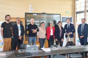 « Le nouveau programme, visant à lutter contre l’exclusion numérique, « Orange Digital Center », a bénéficié d’un lancement national en simultanée dans de nombreux sites dont celui de Monéteau, pour la Bourgogne Franche-Comté. Un évènement complété d’une illustration faite autour d’un atelier numérique… ».