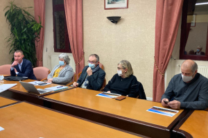 « Le 16 février, Marie-Louise FORT, présidente de la CAGS, a rencontré les élus de Gron, en compagnie de Marc BOTTIN, premier vice-président et du successeur de Mathieu CHARTRON, le nouveau directeur général des services Florian AYMONIN-ROUX… ».