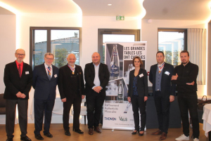 « Concours organisé par l’Association des Professeurs Techniques du Savoie Léman et accueilli au CIFA d’Auxerre, le trophée Thonon Châteldon a vu la fine fleur des jeunes spécialistes des métiers de service et des arts de la table se disputer les cinq places qualificatives à la finale nationale de mars 2024 à Thonon-les-Bains. Sous l’appréciation d’un jury hors pair… ».