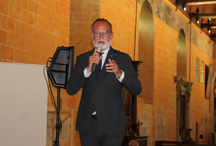 « L’ancien Premier ministre et président d’Horizons, Edouard PHILIPPE, a eu quelques mots de compassion envers son ami Guillaume LARRIVE qui « se relèvera » de son échec… ».