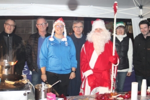 « Le Père Noël s’associe avec les commerçants du quartier Porte de Paris pour soutenir les responsables de la Fédération départementale des sports adaptés. Grâce à des crêpes et du vin chaud à déguster… ».