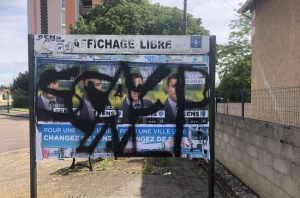 « Haro aux tags et aux graffitis sur les affiches électorales ! Les agents municipaux de la Ville de Sens se mobilisent pour rendre les espaces d’affichage libre propres en nettoyant les affiches qui constituent une pollution visuelle… ».
