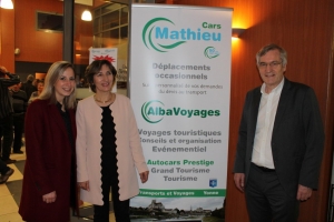 « Première sortie officielle pour la nouvelle responsable du marketing, de la communication et des relations publiques de PROCARS, Laurine LOUBINETZ (à gauche), qui a géré son premier événement public lors de la présentation officielle de la brochure 2018 à Auxerre… ».