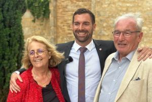 « Plus de 70 000 Icaunais ont apporté leurs suffrages aux trois candidats du Rassemblement National lors de ces législatives anticipées 2024. Conséquence : le parti bleu marine réalise le carton plein dans l’Yonne, avec les députés réélus Julien ODOUL et Daniel GRENON, et la néophyte qui va découvrir l’Assemblée nationale, la députée Sophie-Laurence ROY… ».