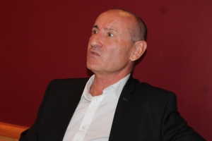 « Une élection comme dans un fauteuil pour la députée Michèle CROUZET et le conseiller départemental Pascal HENRIAT à la tête du Mouvement Démocrate de l’Yonne. Ce binôme paritaire portera hautes les couleurs du parti centriste sur notre territoire… ».